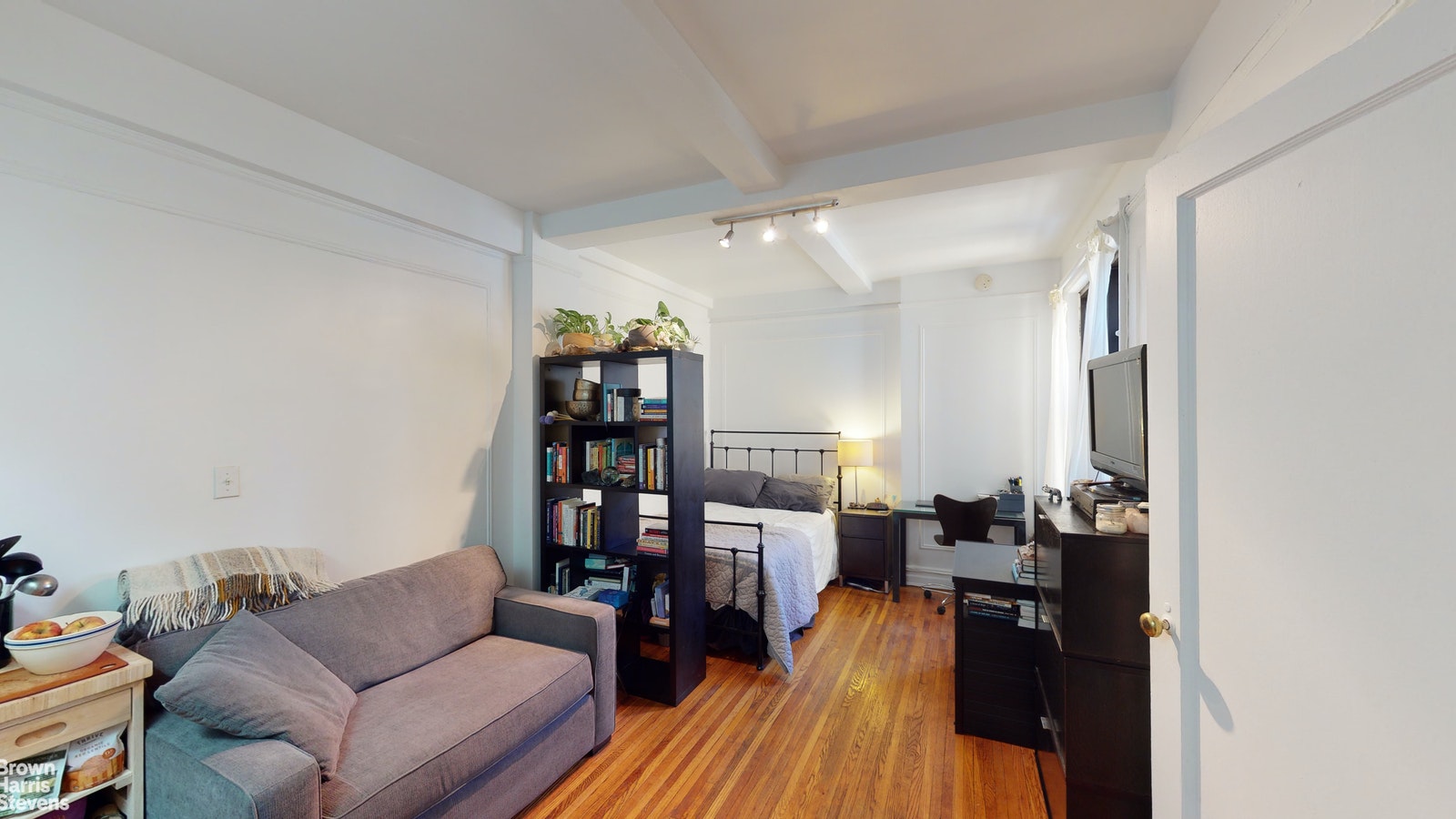 Photo 1 of 457 West 57th Street 1001, Midtown West, NYC, $299,000, Web #: 20323302