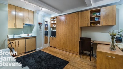 Property for Sale at 333 East 43rd Street 115, Midtown East, NYC - Bathrooms: 1 
Rooms: 2  - $245,000