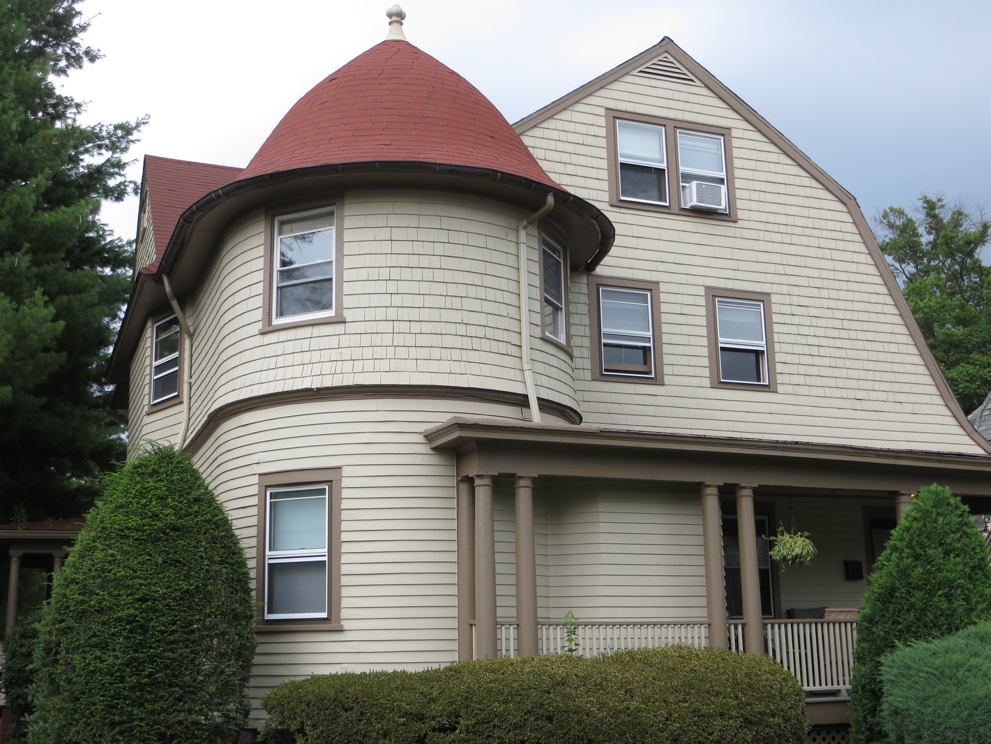 Photo 1 of 293 Claremont Ave, Montclair, New Jersey, $1,900, Web #: 20416242