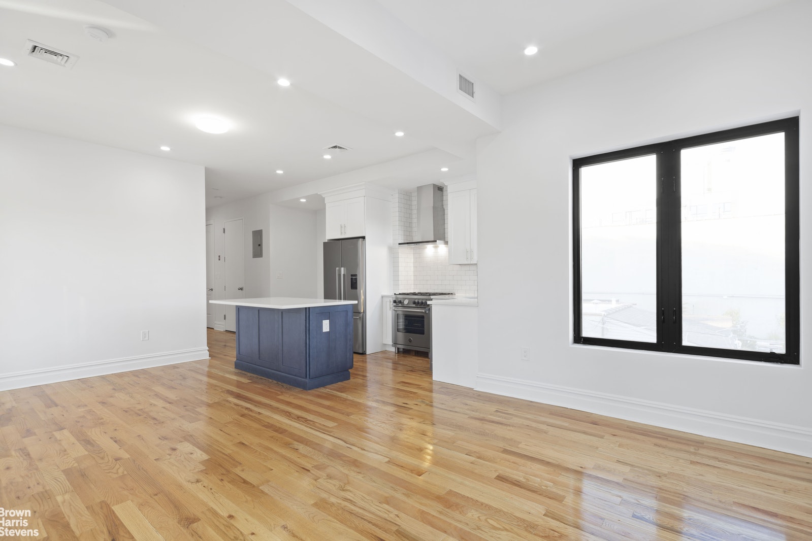 Photo 1 of 3 Bed 2 Bath W/ Common Roof Space, Brooklyn, Brooklyn, NY, $2,800, Web #: 20421754