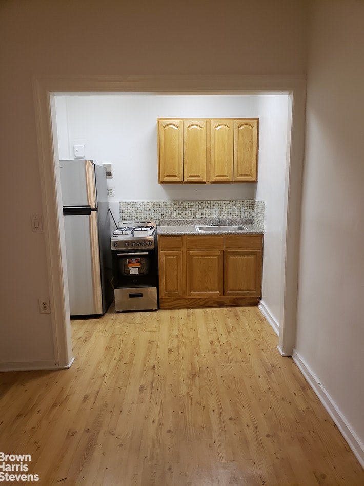 Photo 1 of 108 West 17th Street 1, Chelsea, NYC, $2,200, Web #: 20666984