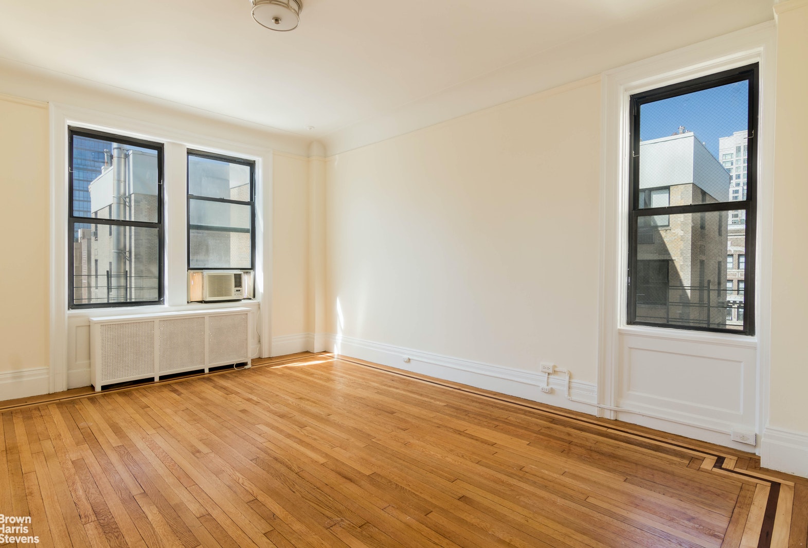 Photo 1 of 260 West 72nd Street 12D, Upper West Side, NYC, $4,600, Web #: 20683232