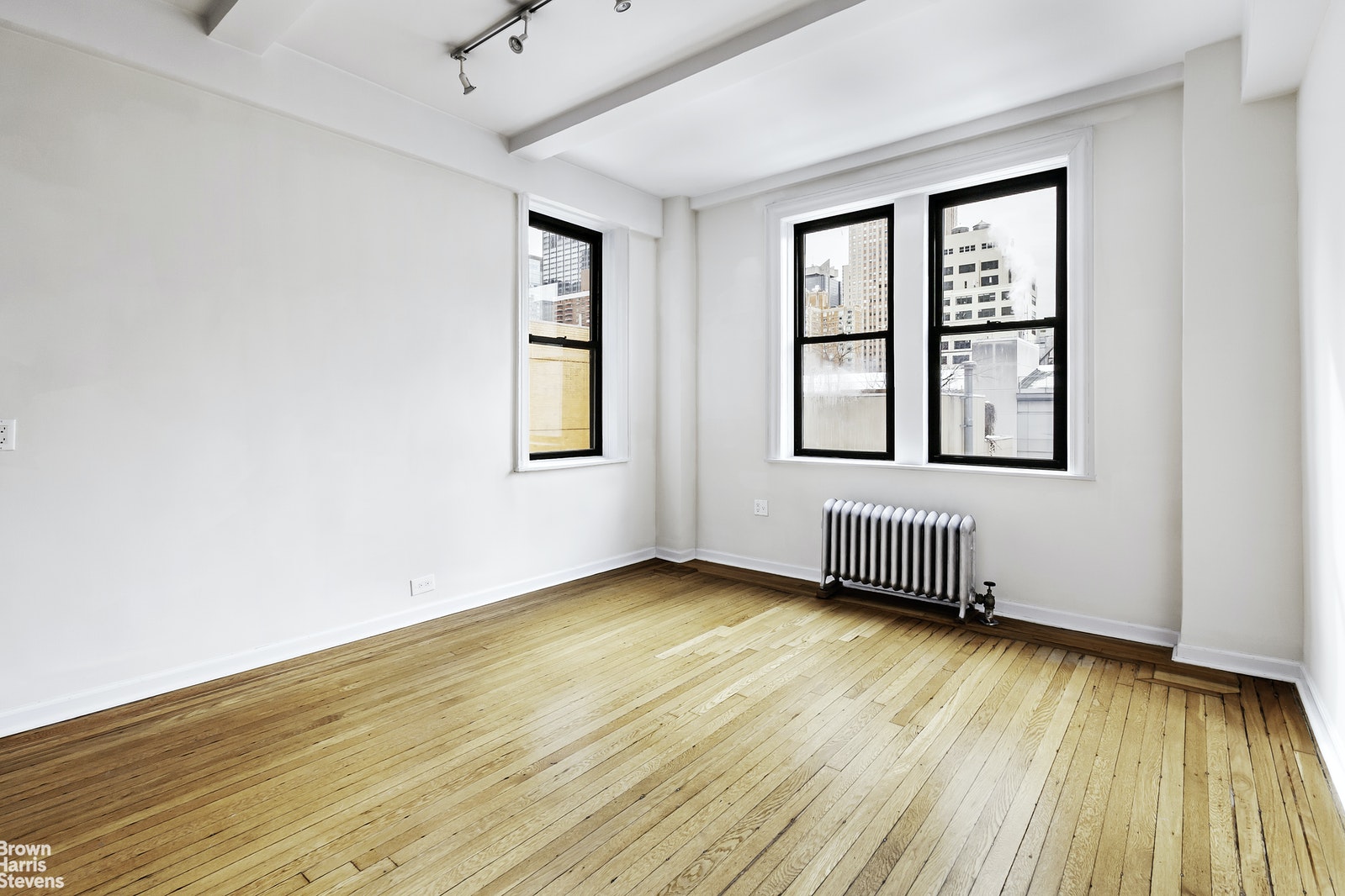 Photo 1 of 350 West 55th Street 6I, Midtown West, NYC, $1,925, Web #: 20685730