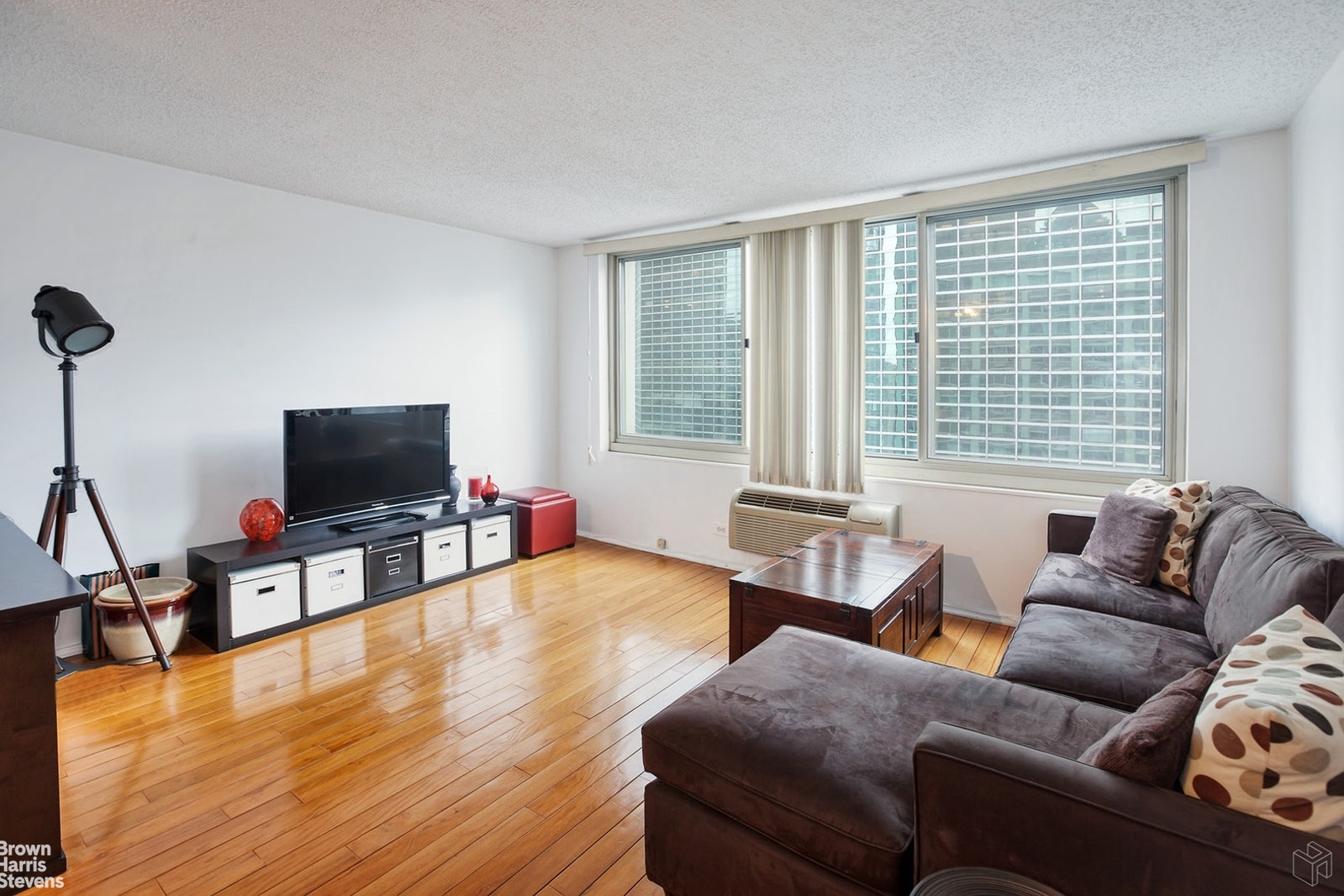 Photo 1 of 333 East 45th Street 28B, Midtown East, NYC, $2,495, Web #: 20730929