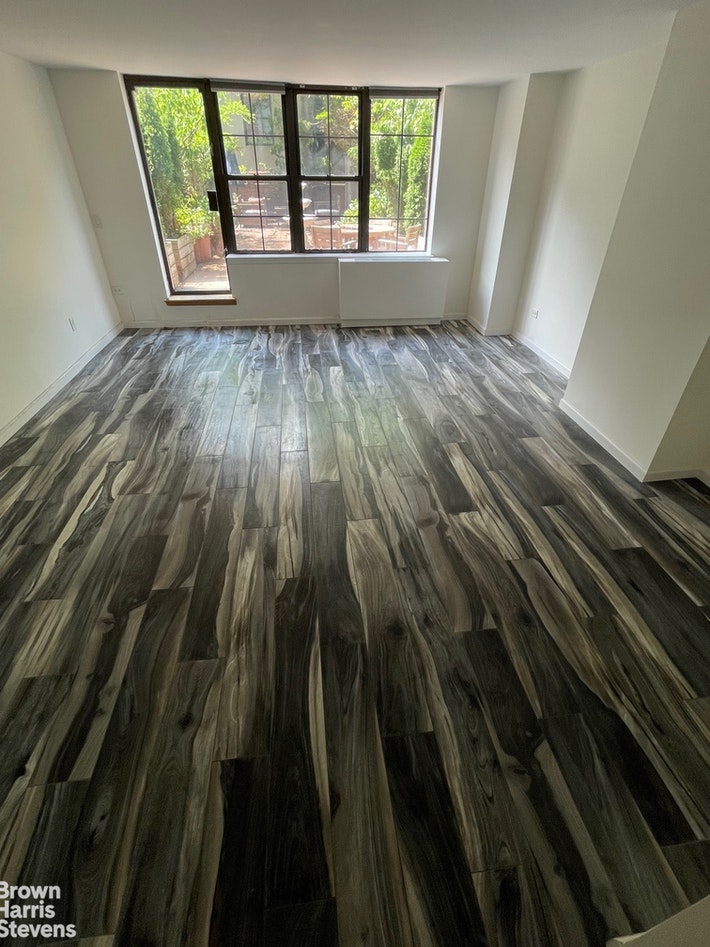 Photo 1 of 222 West 14th Street, Chelsea, NYC, $4,000, Web #: 20773096