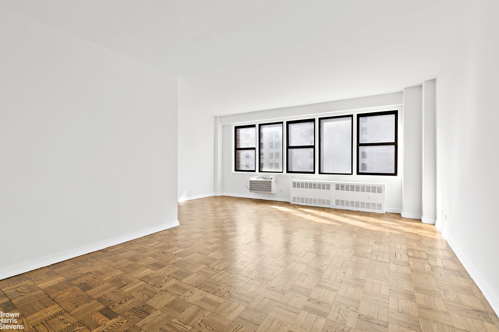 Photo 1 of 200 East 15th Street 11F, Gramercy Park, NYC, $2,450, Web #: 20782869