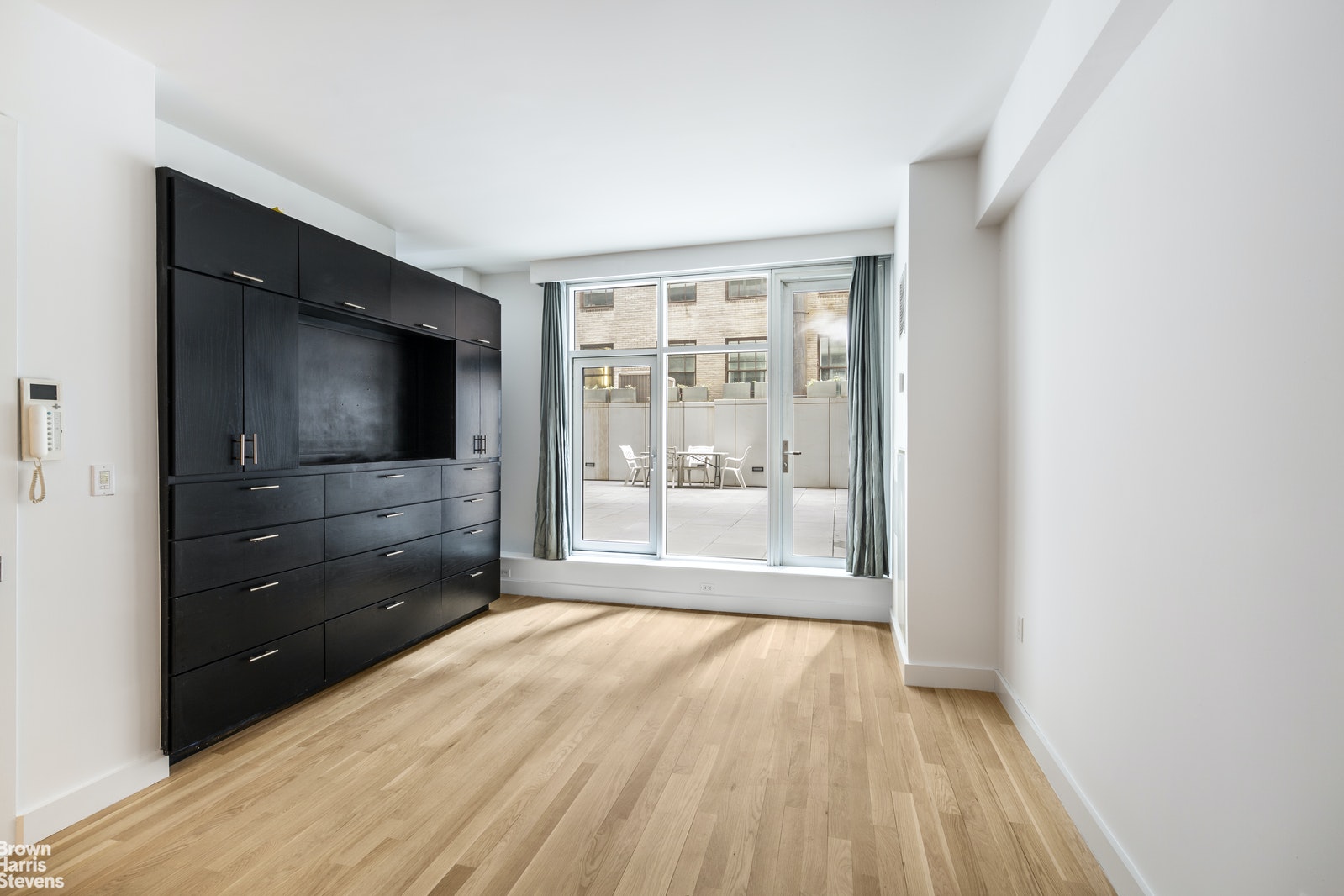 Photo 1 of 5 East 44th Street, Midtown East, NYC, $699,000, Web #: 20796820