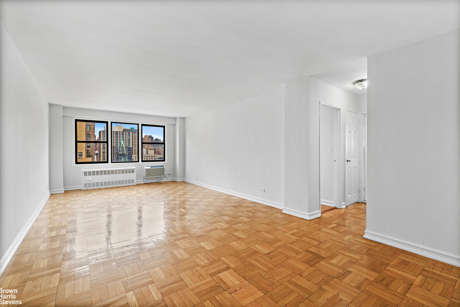 Photo 1 of 200 East 15th Street 15L, Gramercy Park, NYC, $3,600, Web #: 20843685