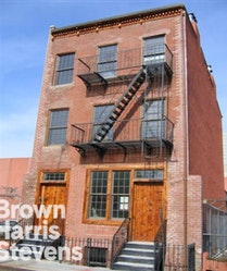 301 Water Street 1, Vinegar Hill, Brooklyn, NY - 2 Bedrooms  
2 Bathrooms  
3 Rooms - 