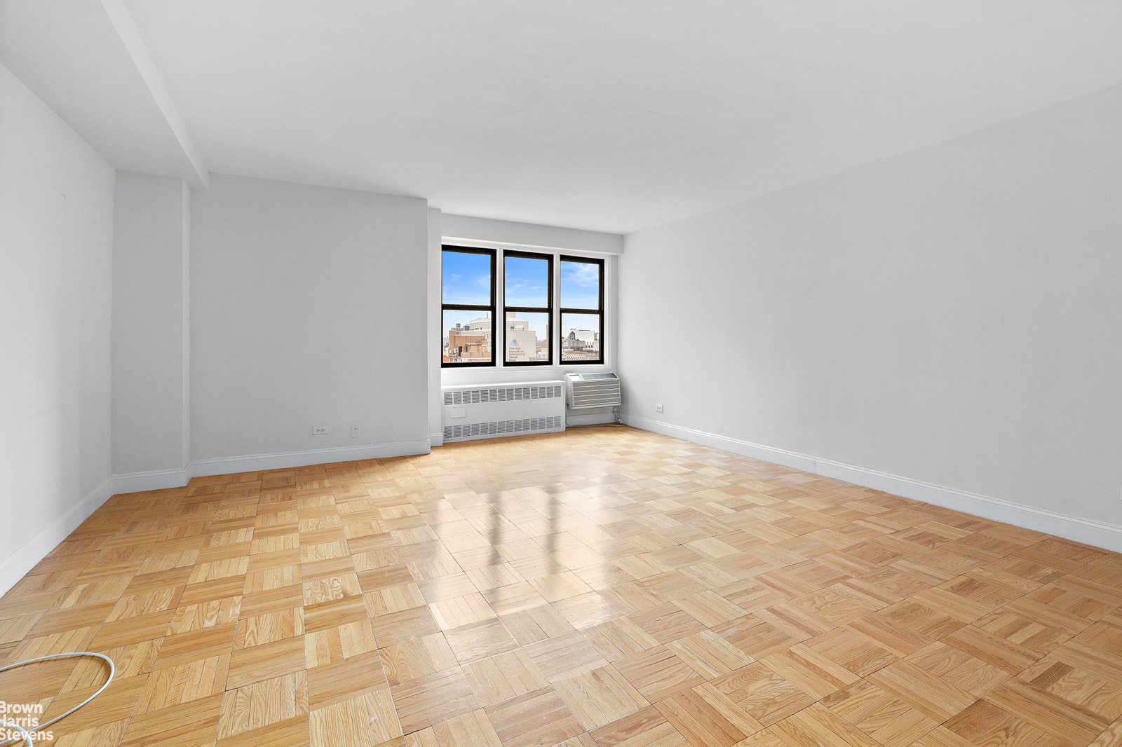 Photo 1 of 200 East 15th Street 11A, Gramercy Park, NYC, $2,500, Web #: 20861812