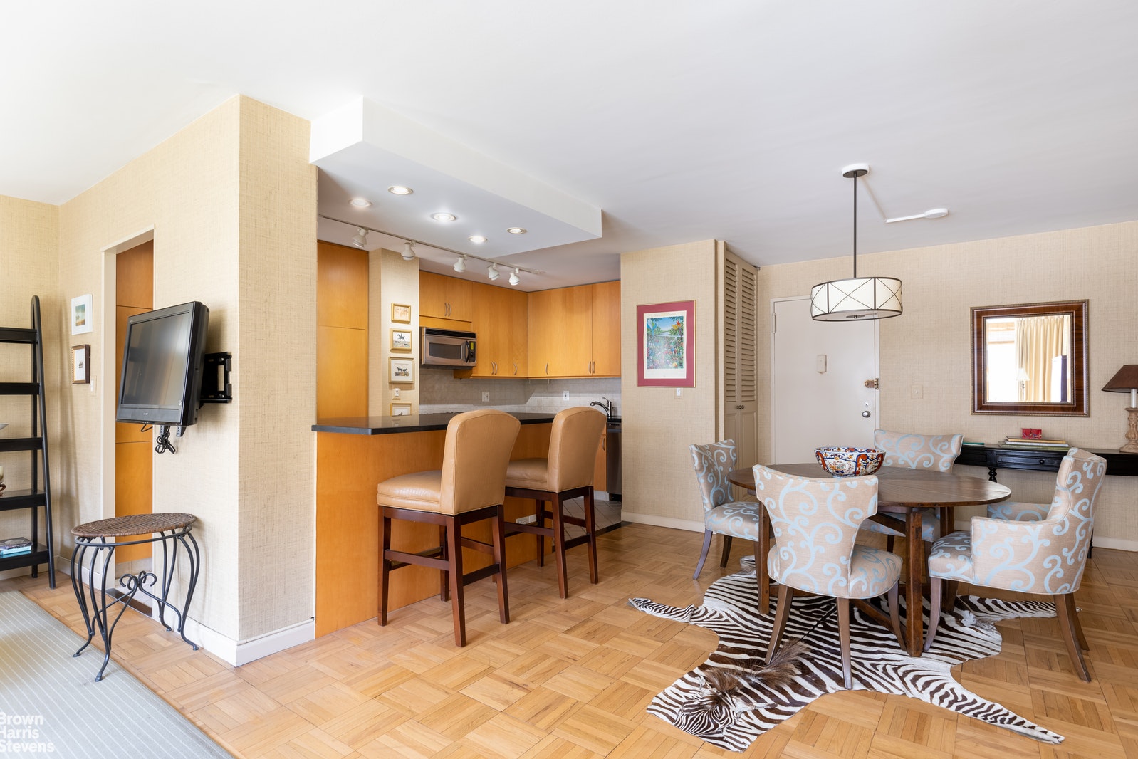 Photo 1 of 207 East 74th Street 6G, Upper East Side, NYC, $840,000, Web #: 20877214