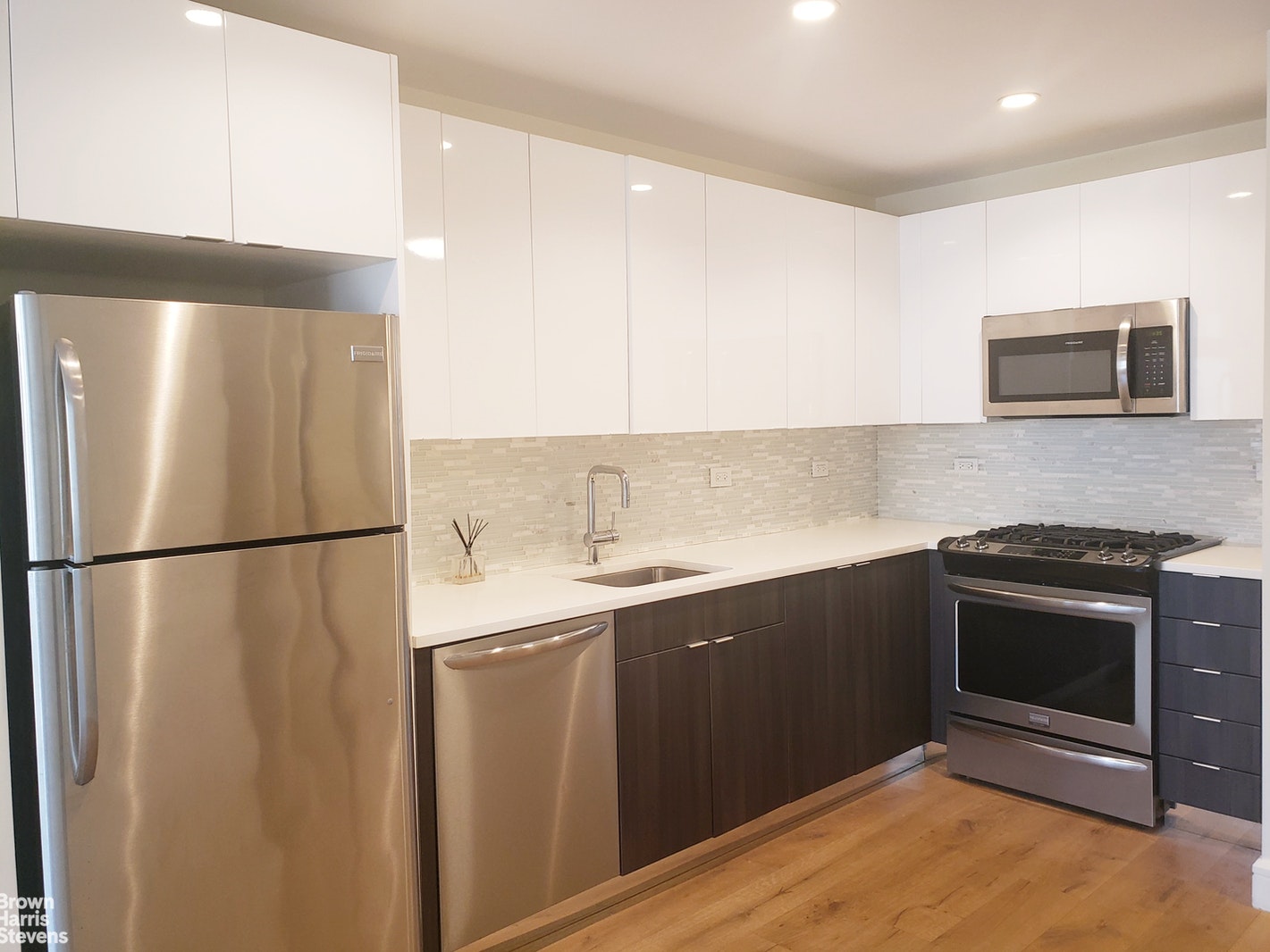 Photo 1 of 25-21 43rd Ave 310, Long Island City, Queens, NY, $2,750, Web #: 20958318