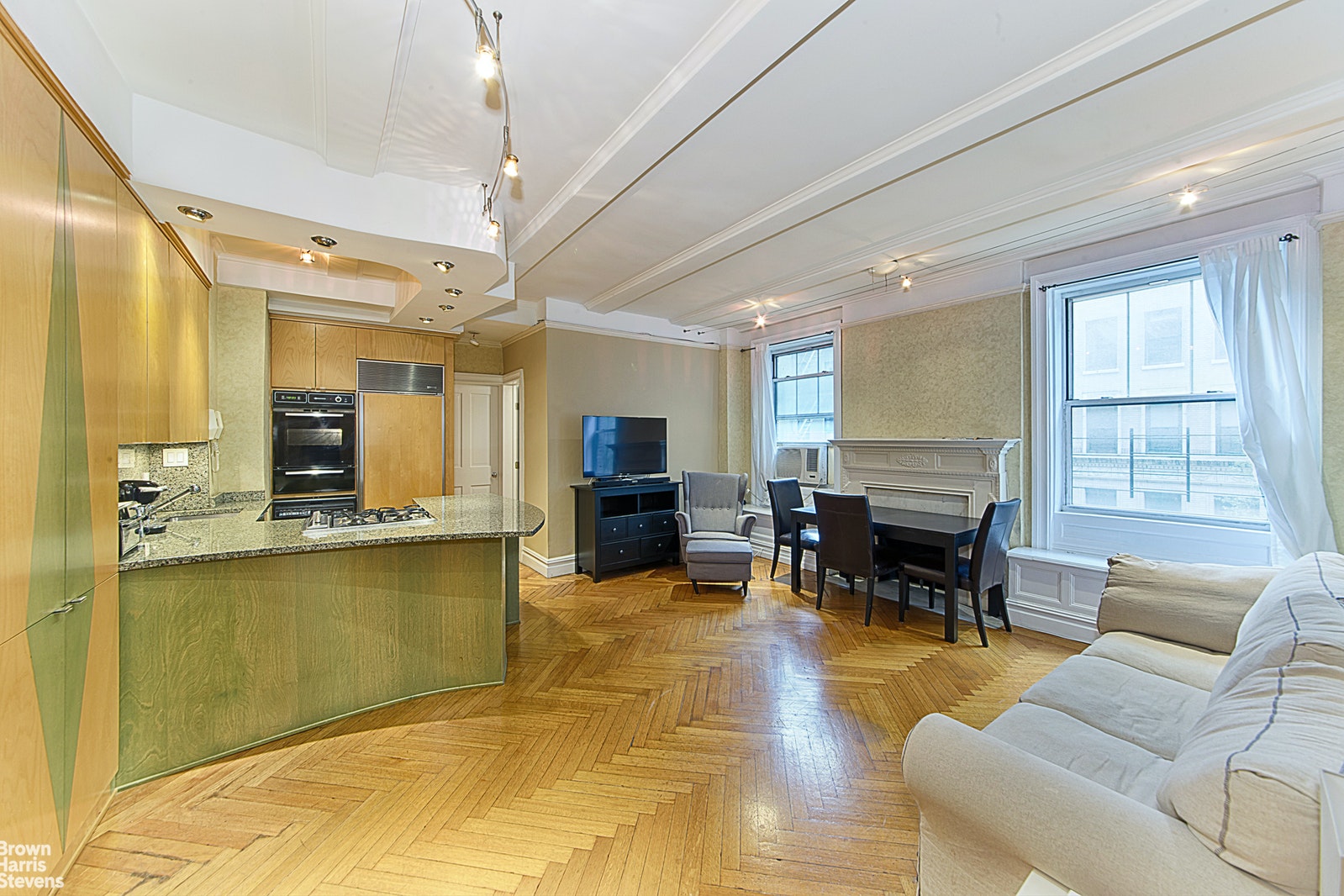 Photo 1 of 140 West 71st Street 3C, Upper West Side, NYC, $4,500, Web #: 20971454