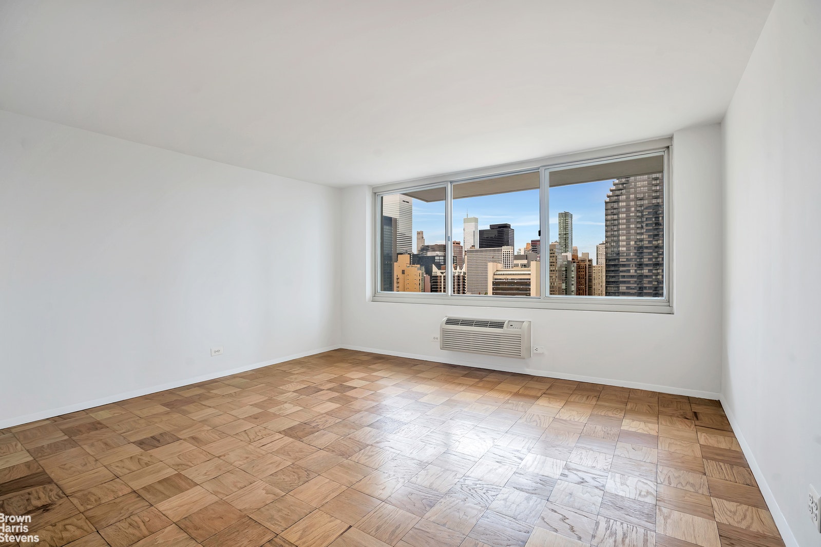 Photo 1 of 333 East 45th Street, Midtown East, NYC, $2,795, Web #: 21023660