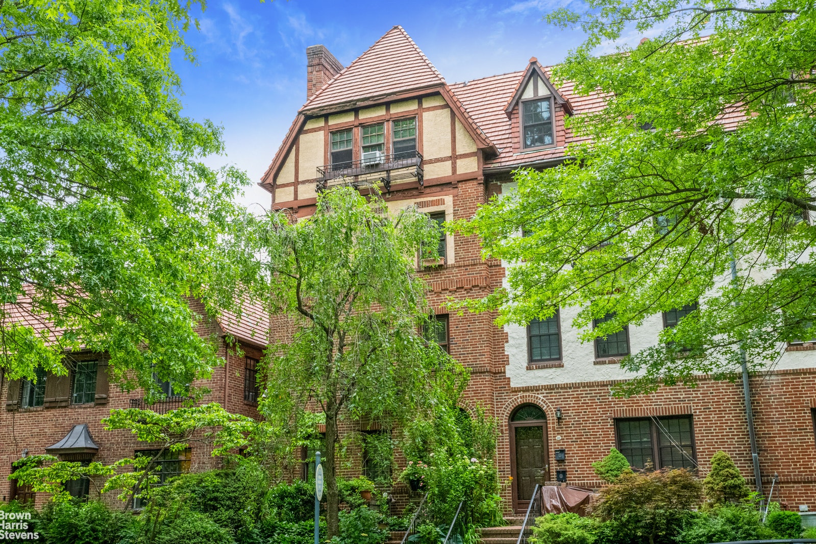 Photo 1 of 190 Burns Street 2, Forest Hills Gardens, Queens, NY, $927,000, Web #: 21058065