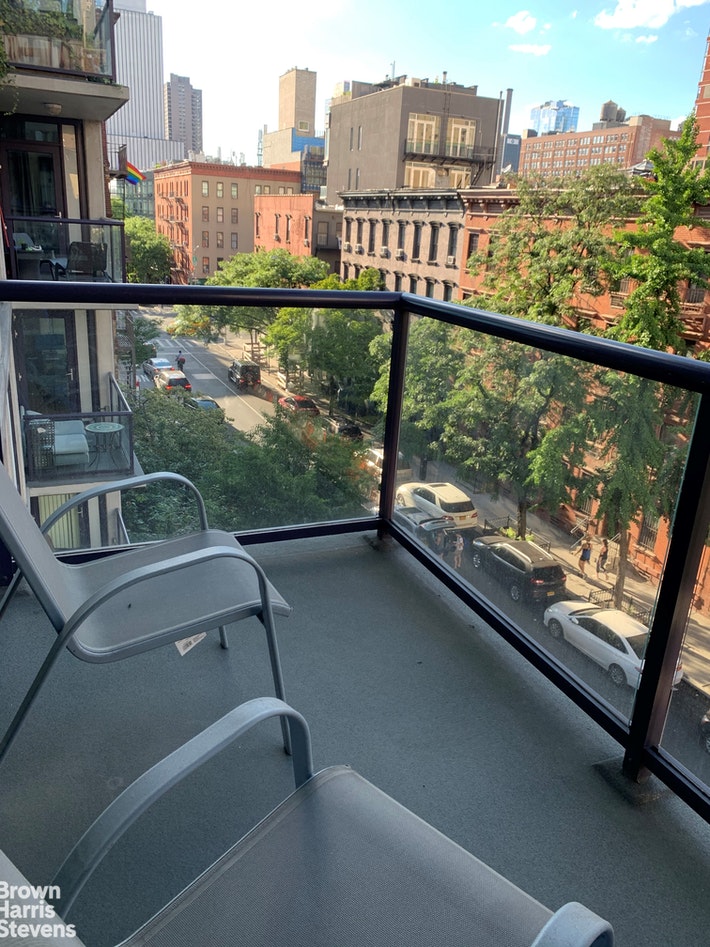 Photo 1 of 350 West 53rd Street 5G, Midtown West, NYC, $3,700, Web #: 21062019