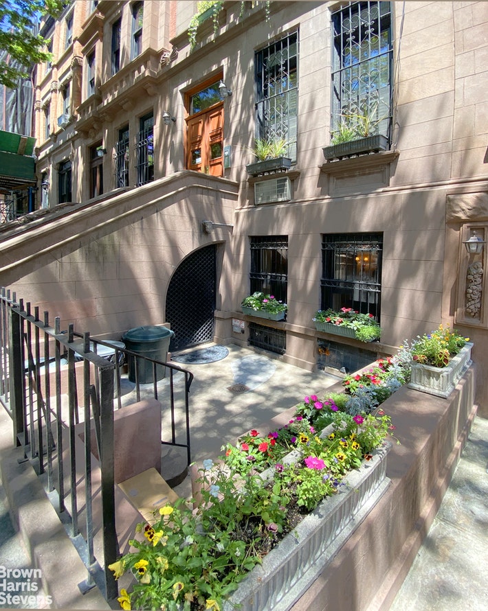 Photo 1 of 119 West 85th Street 1Fr, Upper West Side, NYC, $1,350,000, Web #: 21070631