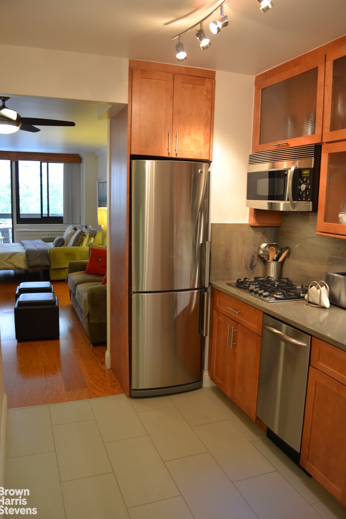 Photo 1 of 347 West 57th Street 4E, Midtown West, NYC, $2,295, Web #: 21078846