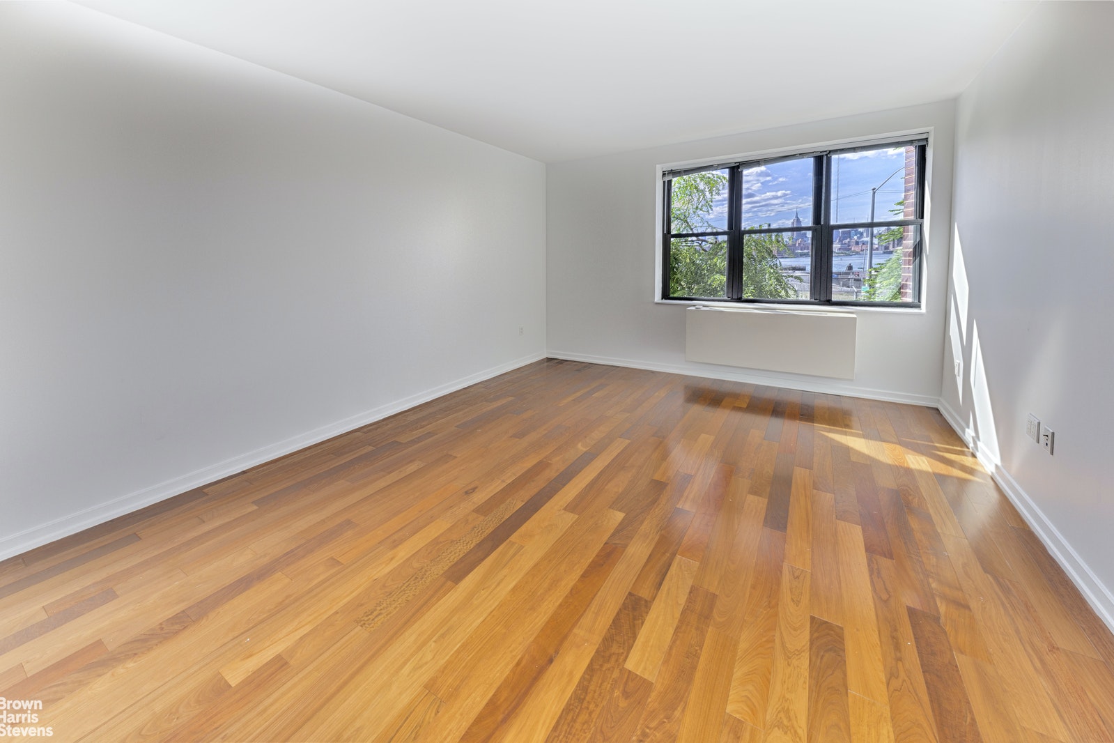 Photo 1 of 58 Metropolitan Avenue 2G, Williamsburg, Brooklyn, NY, $3,100, Web #: 21091620