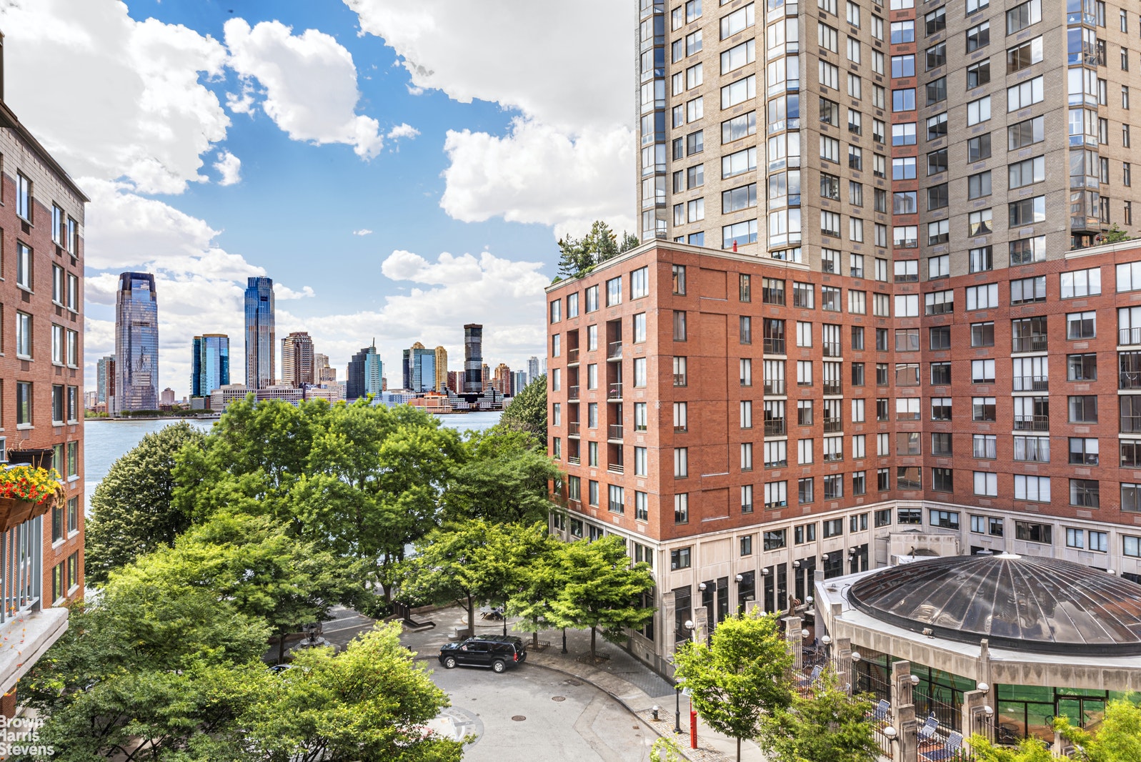 Photo 1 of 21 South End Avenue 629, Battery Park City, NYC, $985,000, Web #: 21105370