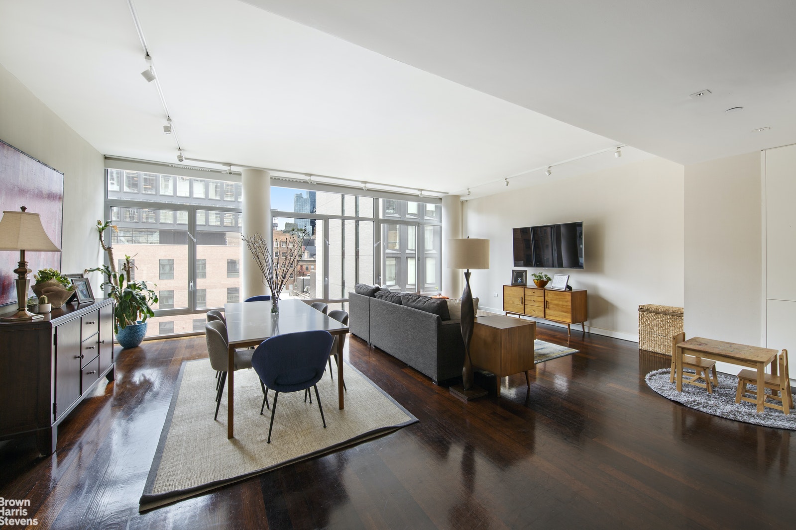 Photo 1 of 520 West 19th Street, Chelsea, NYC, $13,750, Web #: 21143155