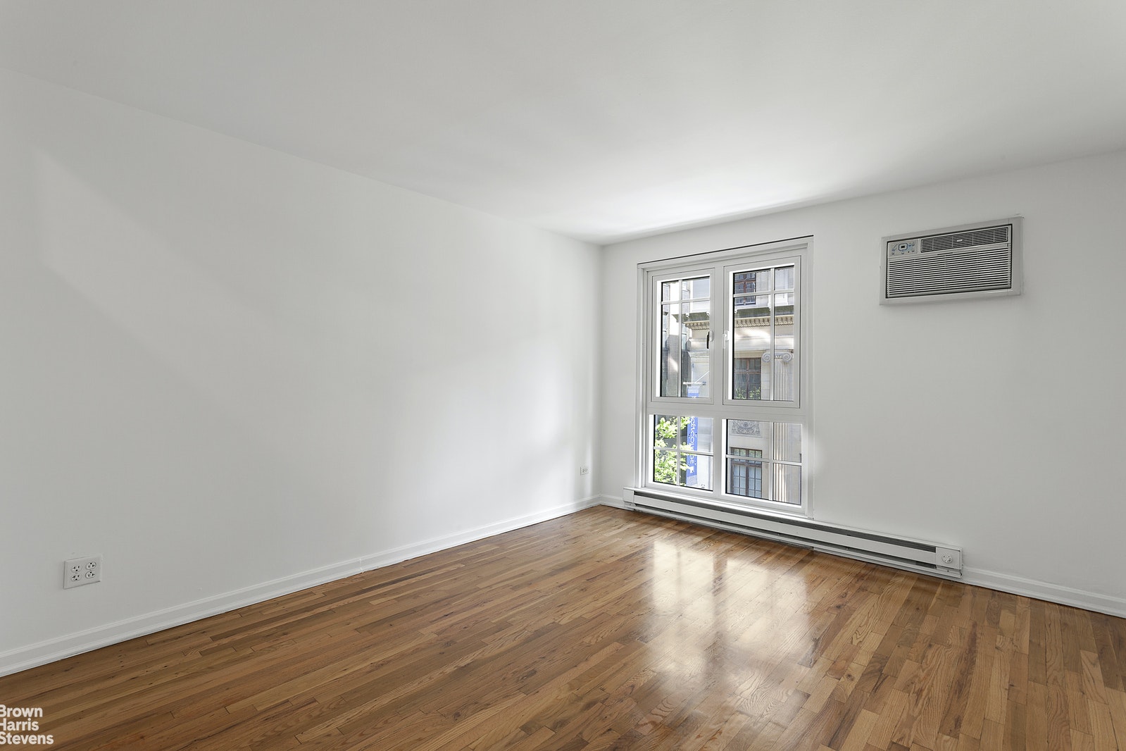 Photo 1 of East 22nd Street, Gramercy Park, NYC, $3,200, Web #: 21191739