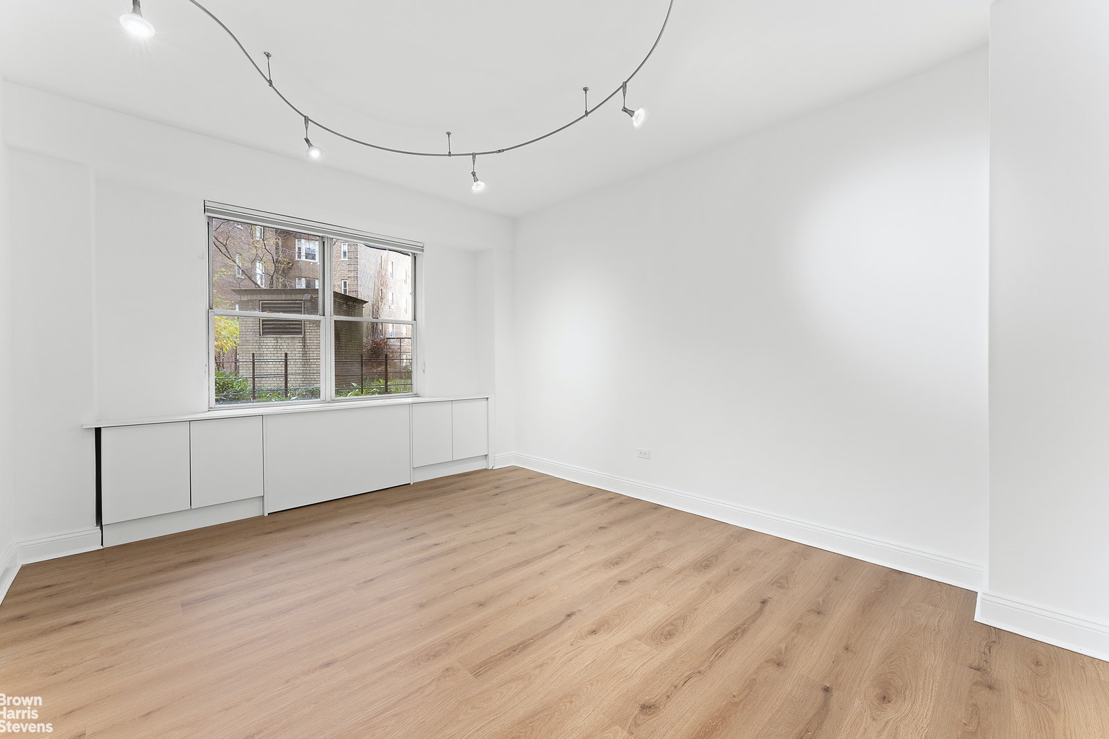 Photo 11 of 200 East End Avenue 1M, Upper East Side, NYC, $6,300, Web ...