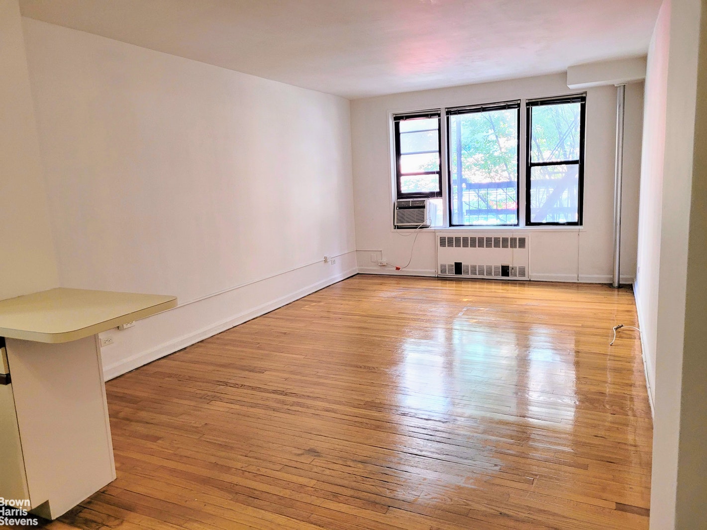 Photo 1 of 400 West 58th Street 2A, Midtown West, NYC, $1,950, Web #: 21384738
