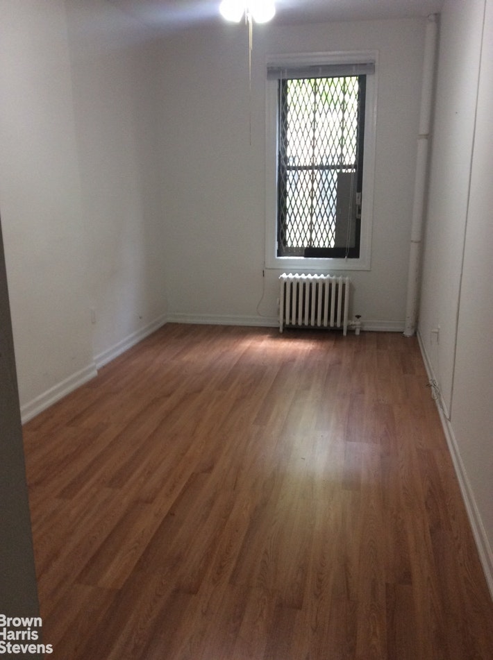 Photo 1 of 108 West 17th Street 7, Chelsea, NYC, $3,900, Web #: 21420761