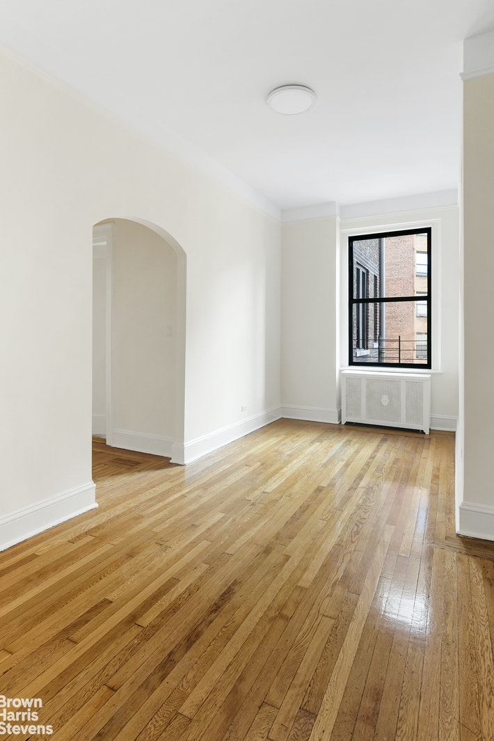 Photo 1 of 260 West 72nd Street 10B, Upper West Side, NYC, $4,995, Web #: 21425980