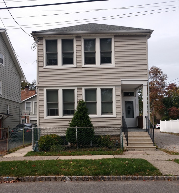 Photo 1 of 42 Willowdale Avenue, Montclair, New Jersey, $2,100, Web #: 21429909