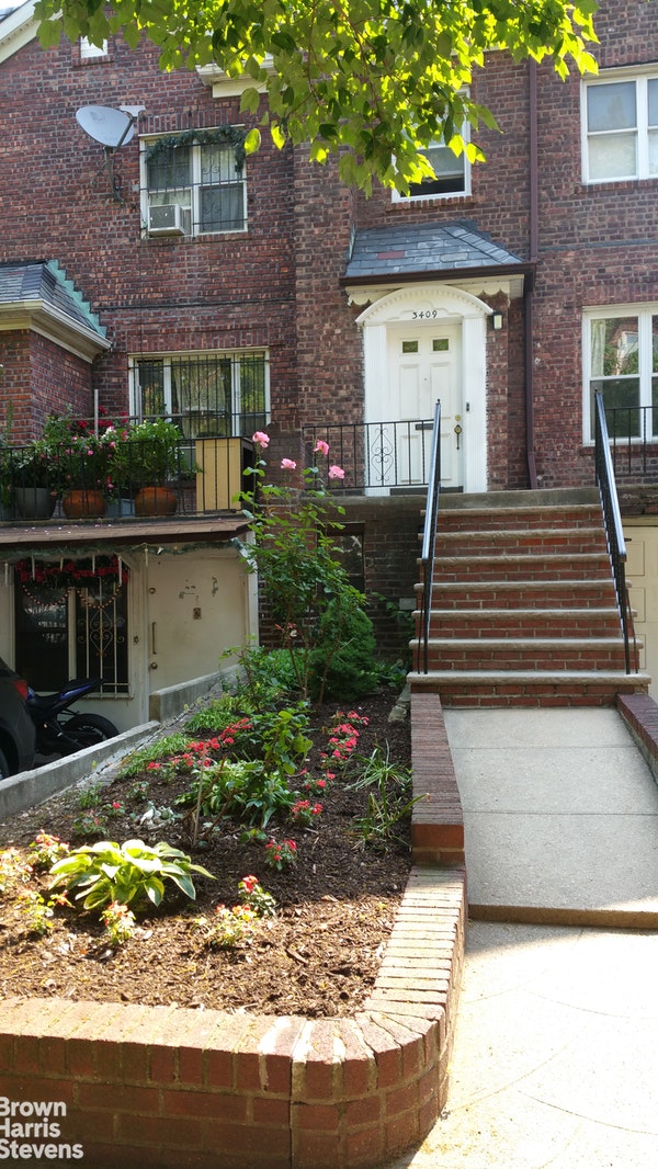 Photo 1 of 34 -09 75th Street, Jackson Heights, Queens, NY, $2,200, Web #: 21442265
