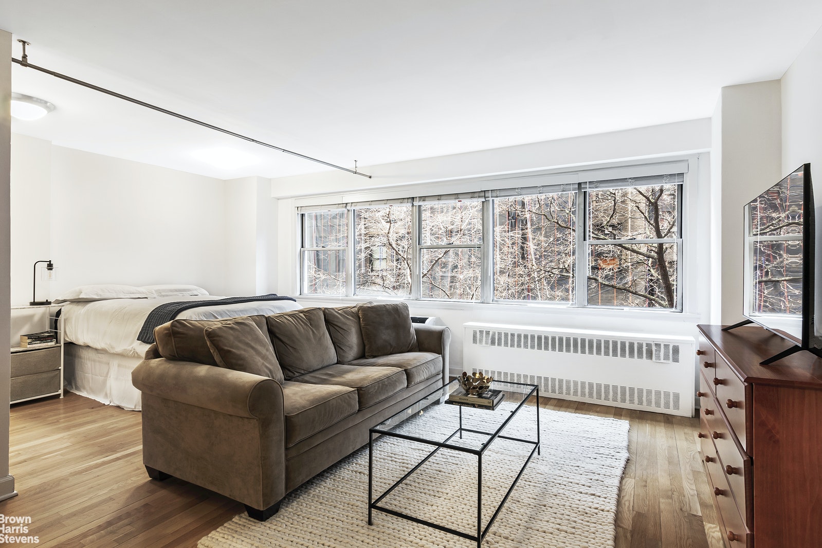 Photo 1 of 430 West 34th Street 4B, Midtown West, NYC, $463,000, Web #: 21515034