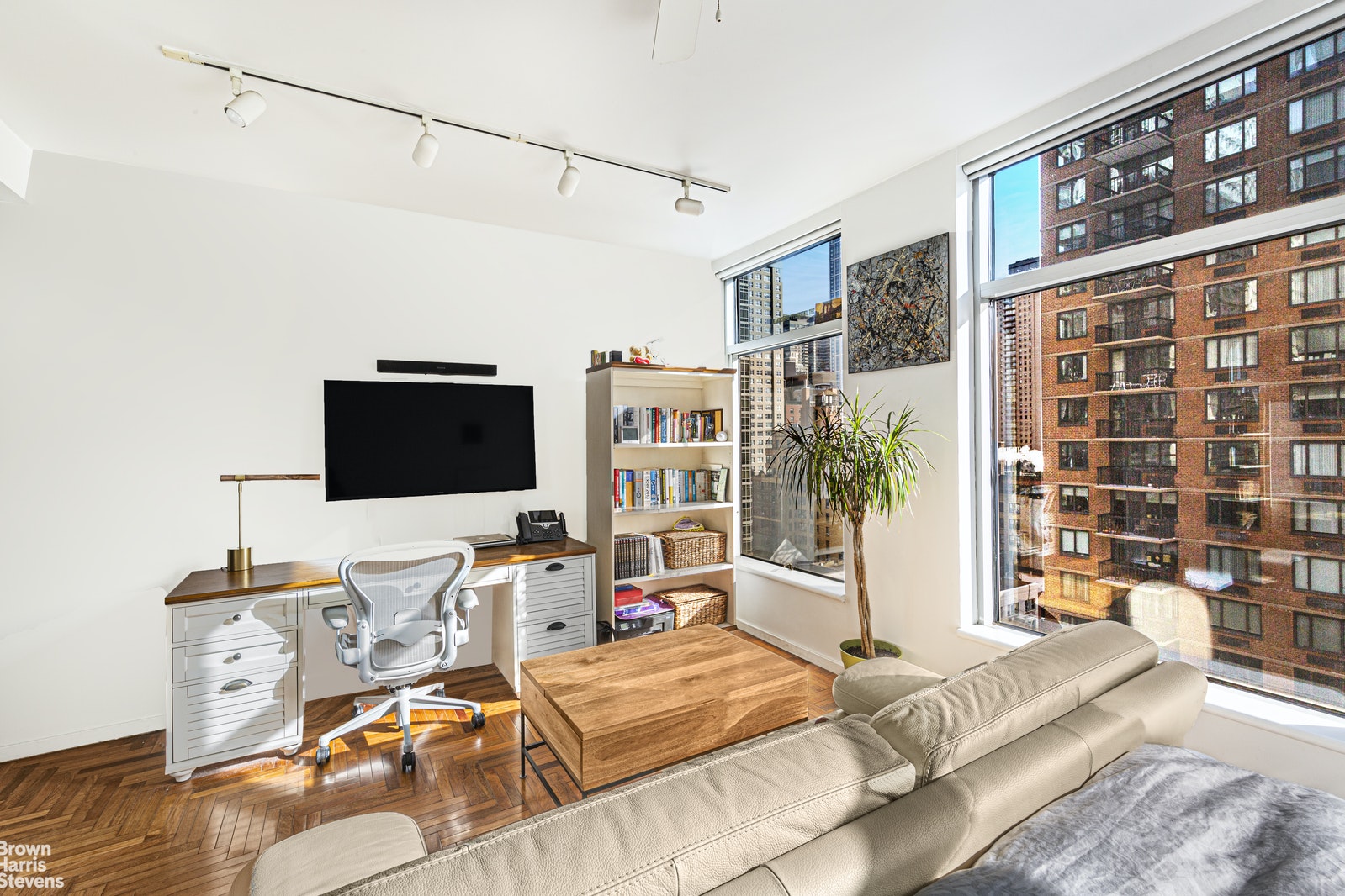 Photo 1 of 250 East 54th Street 14E, Midtown East, NYC, $2,500, Web #: 21549534