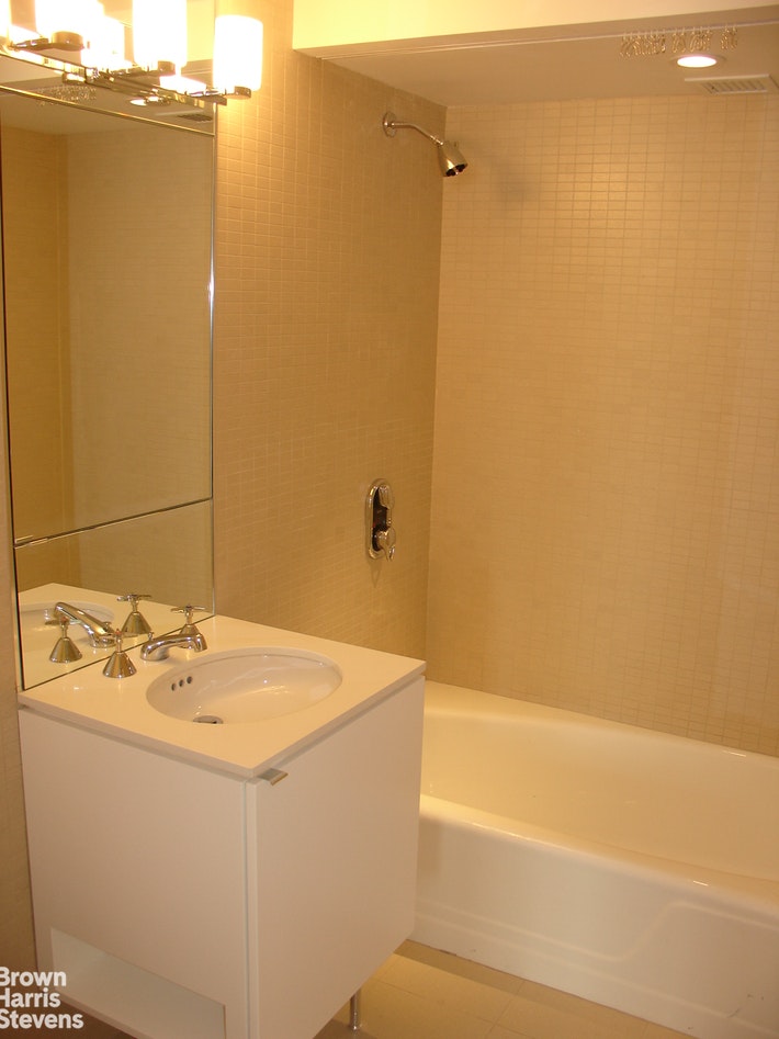 Photo 6 of 57th/5th No Fee Huge Jr 4, Midtown West, NYC, 4,600, 