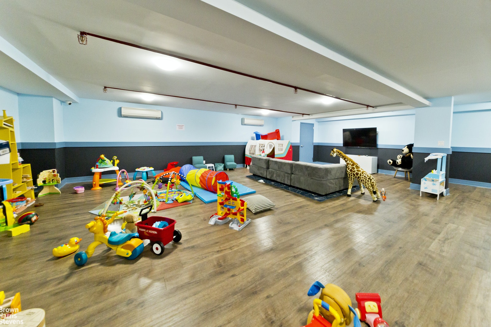 Photo 12 of 50 Greenpoint Avenue 5E, Greenpoint, Brooklyn, NY