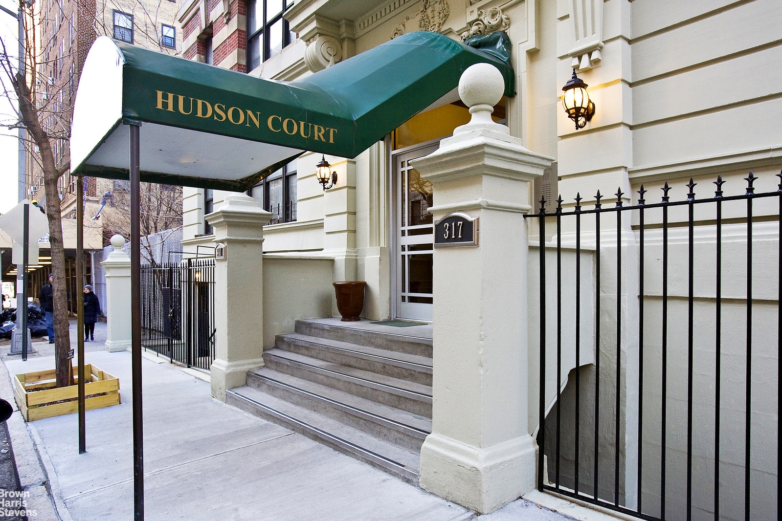 Photo 1 of 317 West 95th Street 6E, Upper West Side, NYC, $6,000, Web #: 21812936