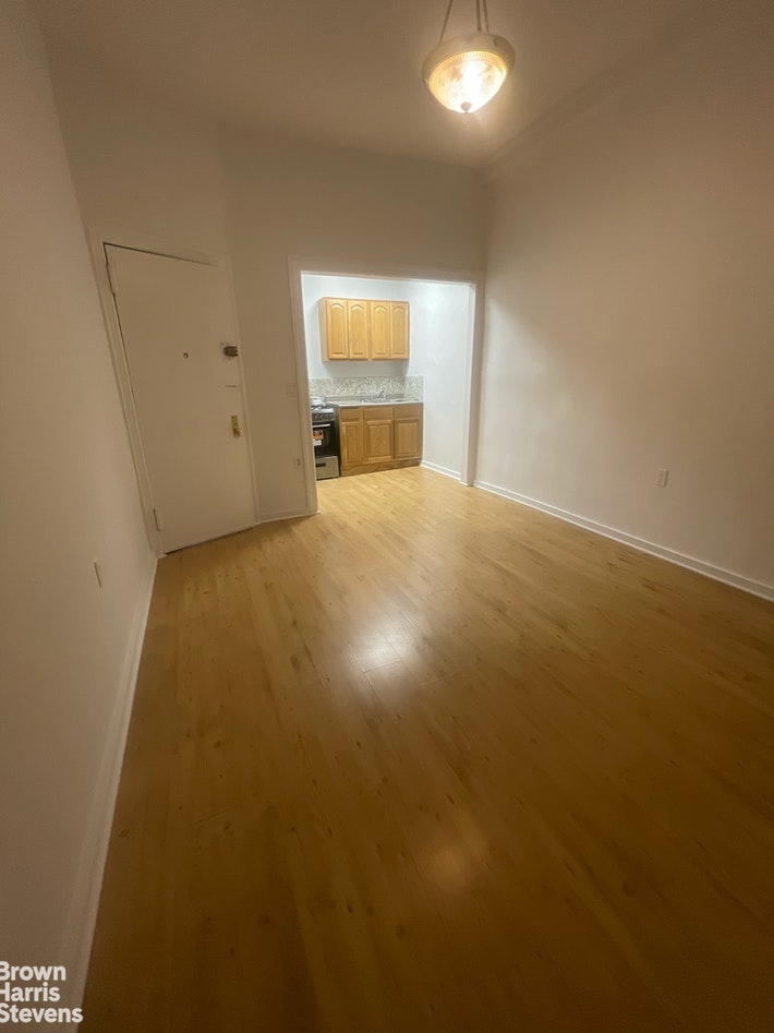 Photo 1 of 108 West 17th Street 1, Chelsea, NYC, $3,000, Web #: 21877235