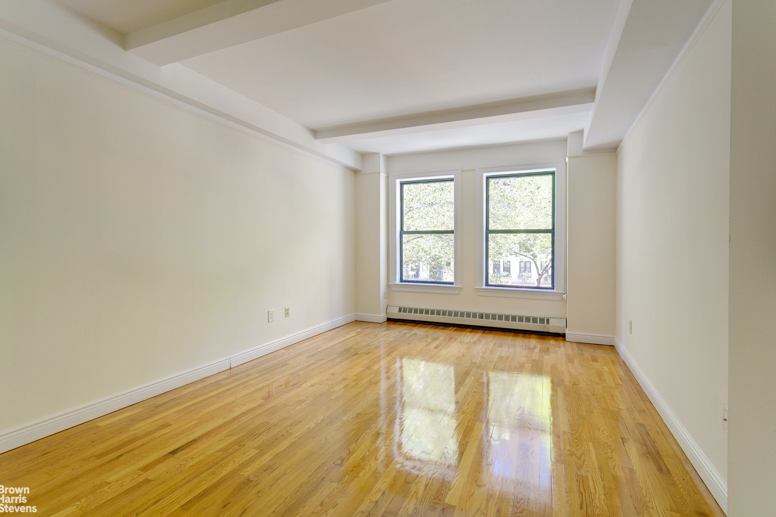 Photo 1 of 17 Park Avenue 202, Midtown East, NYC, $5,200, Web #: 21937654