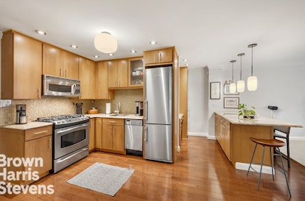 Rental Property at 209 East 56th Street 4G, Midtown East, NYC - Bedrooms: 1 
Bathrooms: 1 
Rooms: 3  - $4,500 MO.