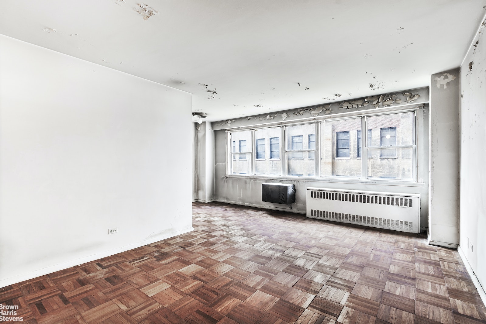 Photo 1 of 430 West 34th Street 7B, Midtown West, NYC, $400,000, Web #: 21991059