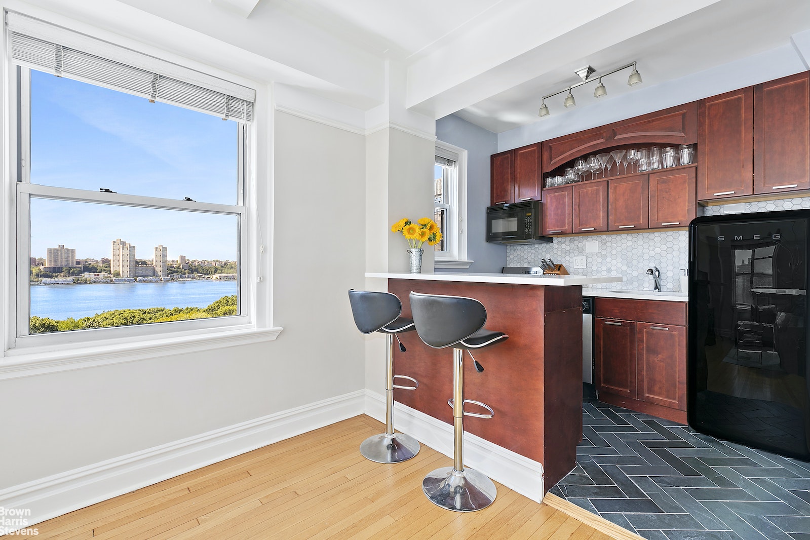 Photo 1 of 304 West 75th Street 12H, Upper West Side, NYC, $775,000, Web #: 21998831