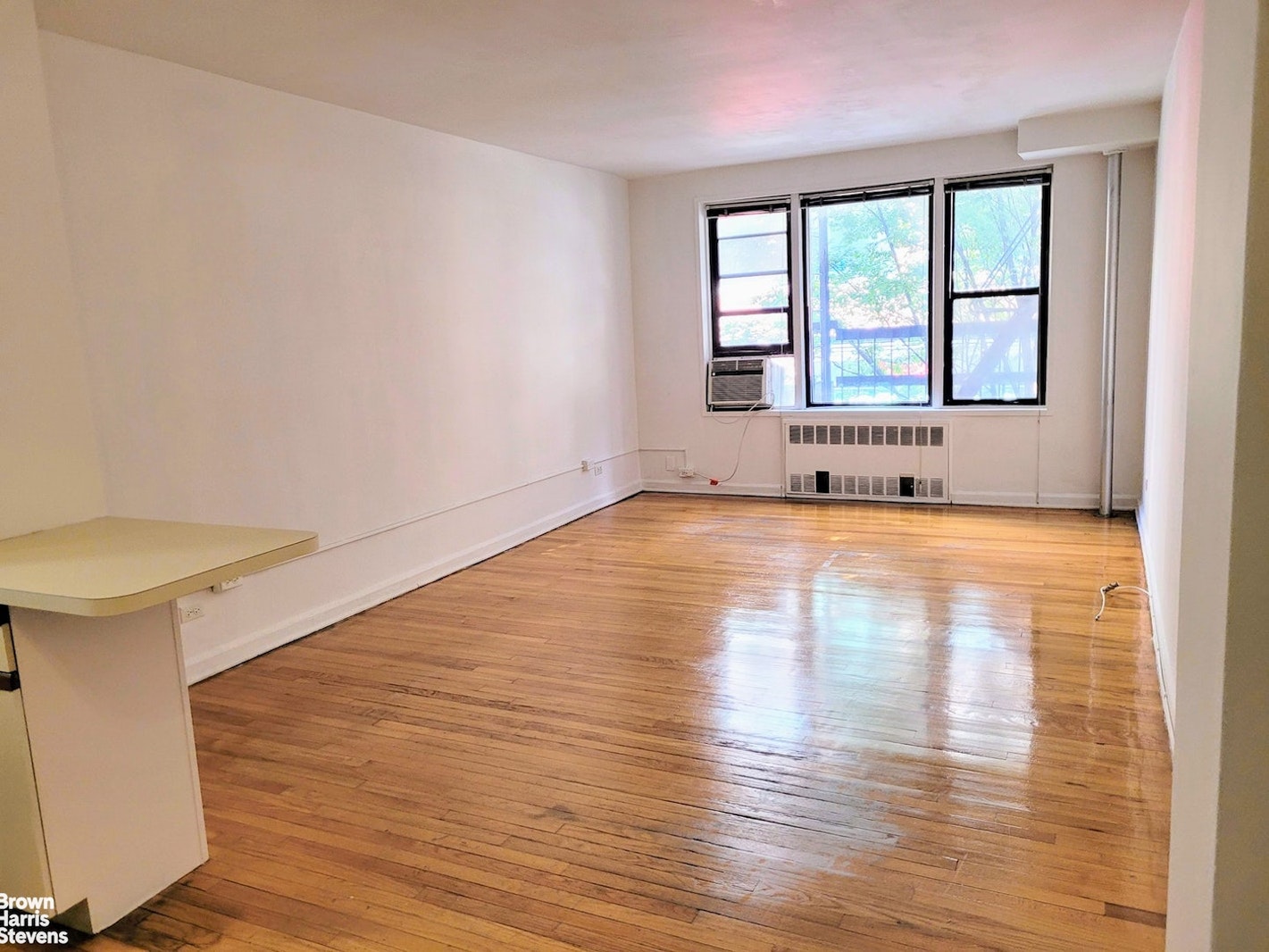 Photo 1 of 400 West 58th Street 2A, Midtown West, NYC, $2,400, Web #: 22039794