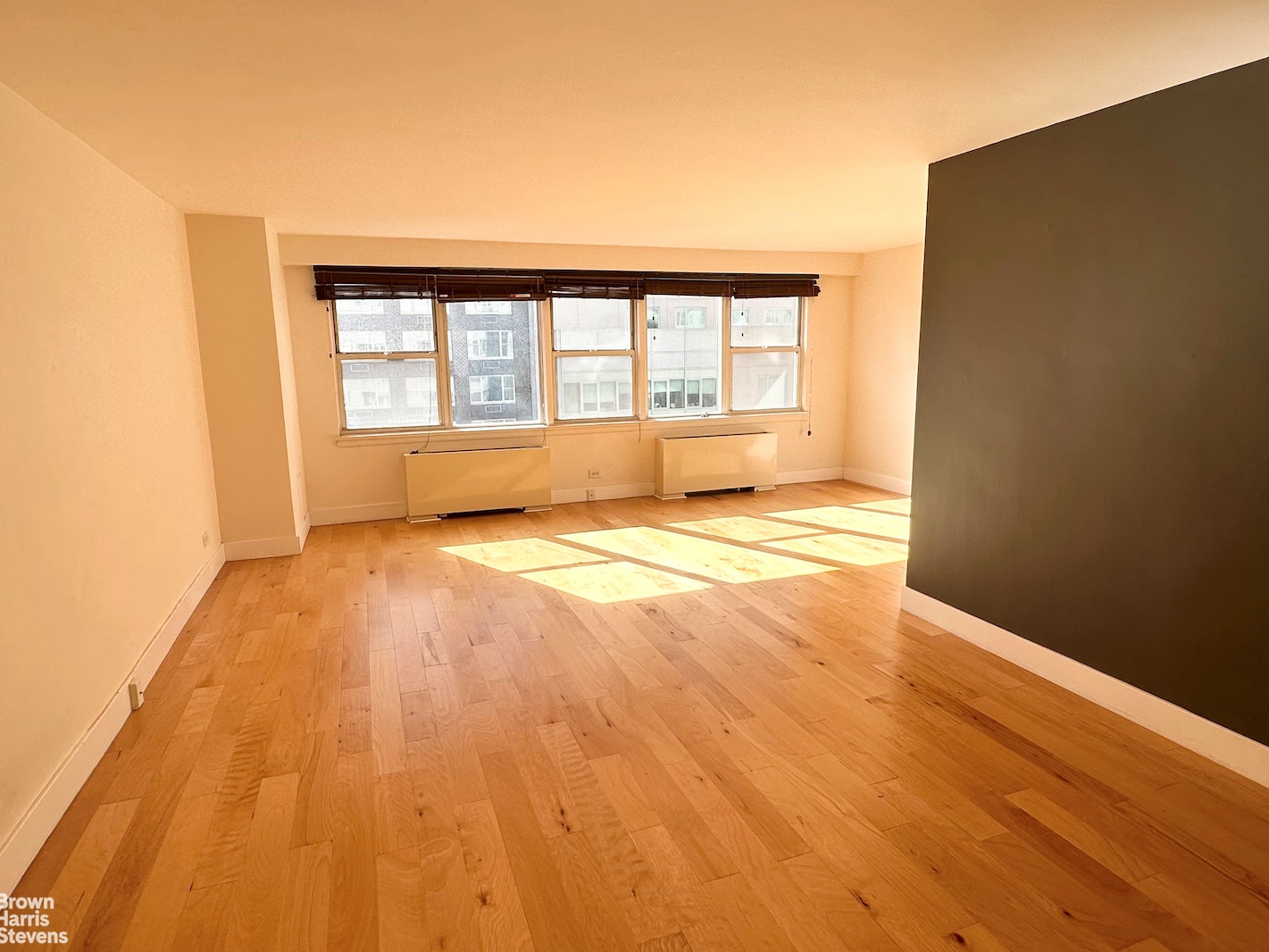 Photo 1 of 155 East 34th Street 10H, Midtown East, NYC, $3,000, Web #: 22138696