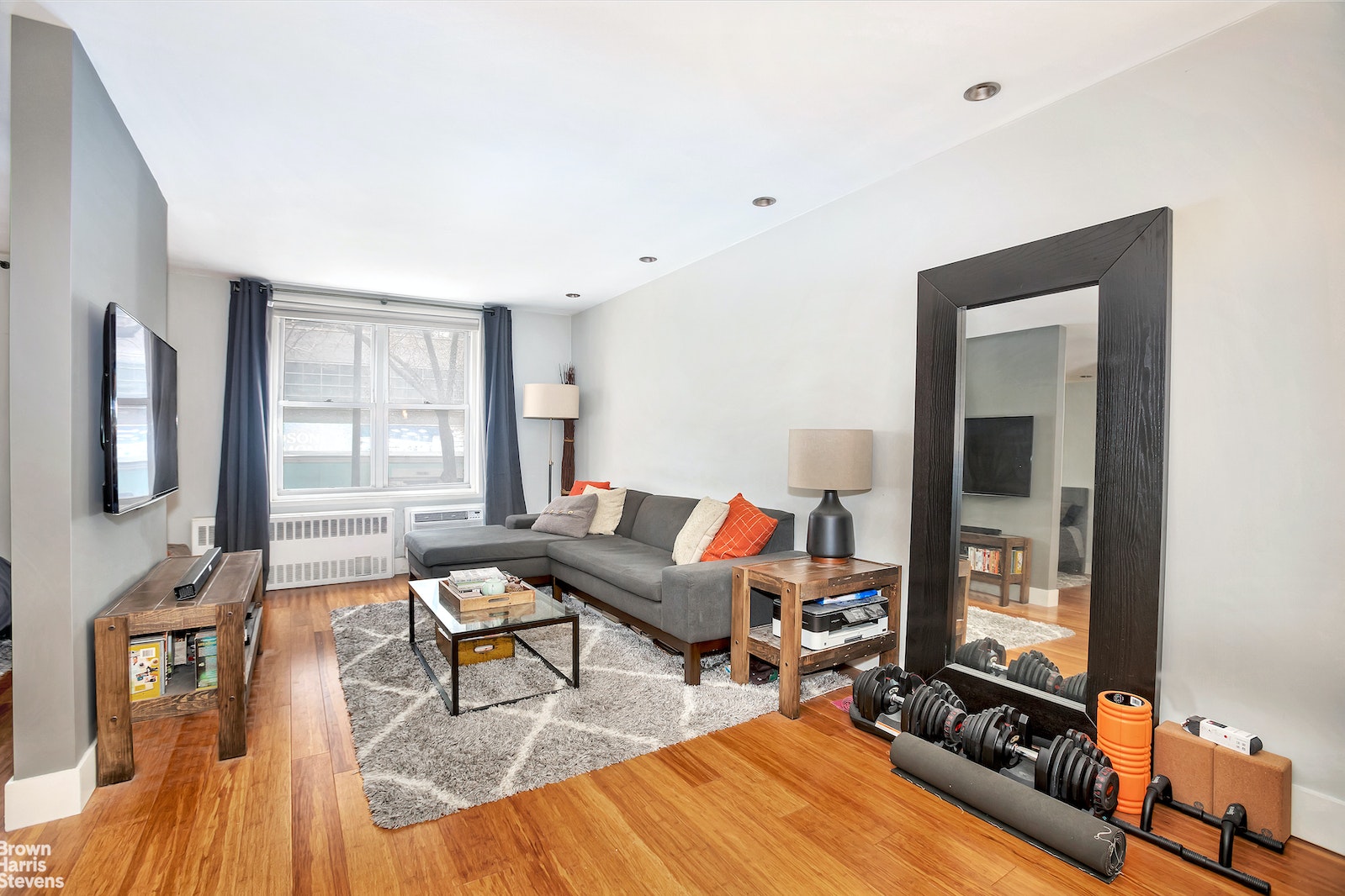 Photo 1 of 408 West 34th Street 1H, West 30 S, NYC, $3,100, Web #: 22193632