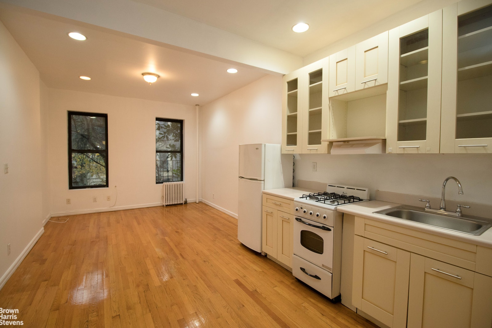Photo 1 of 436 West 49th Street 3Re, Midtown West, NYC, $2,350, Web #: 22263129