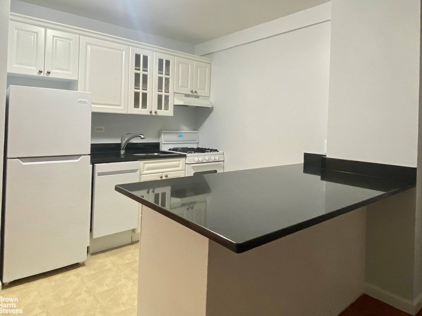 Photo 1 of 222 East 19th Street 1F, Gramercy Park, NYC, $2,850, Web #: 22268599