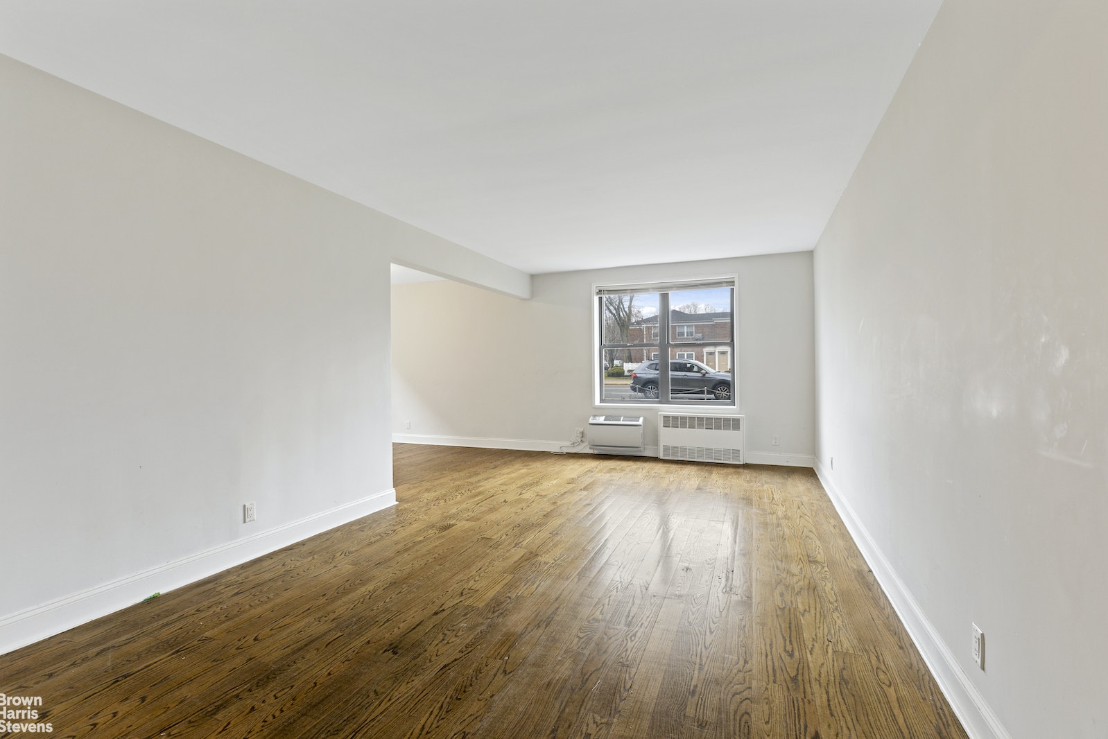 Photo 3 of 22626 Union Turnpike 1M, Oakland Gardens, Queens, NY