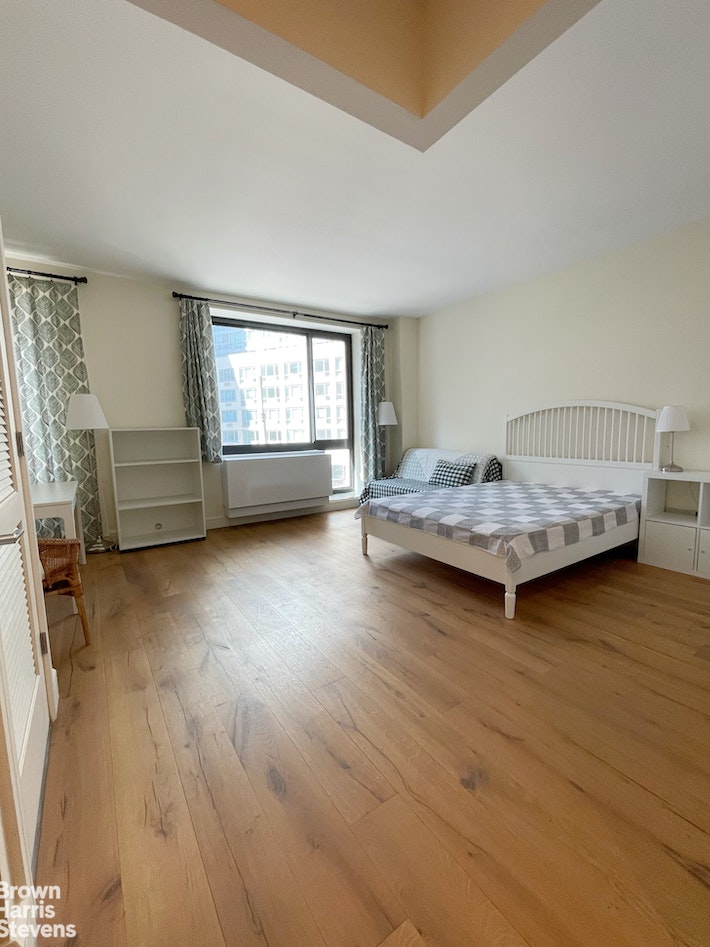 Photo 1 of 25-21 43rd Ave 303, Long Island City, Queens, NY, $2,900, Web #: 22303578