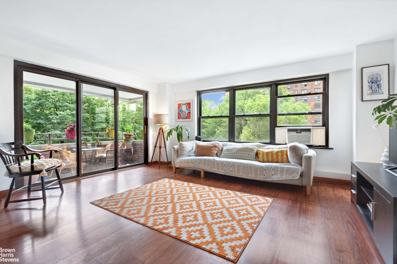 Photo 1 of 212 East Broadway, Lower East Side, NYC, $1,075,000, Web #: 22520093